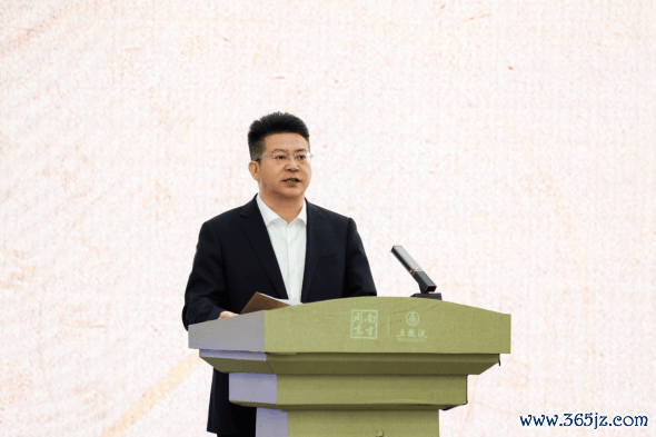 五粮液股份公司党委副秘书、副董事长、总司理华涛